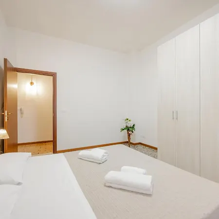Apartment 10 Minutes From Venice