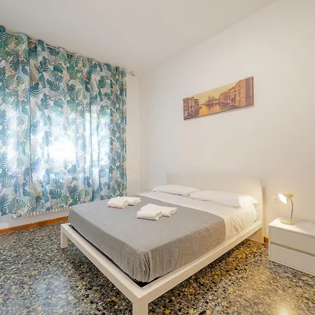Apartment 10 Minutes From *