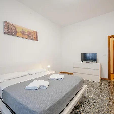 Apartment 10 Minutes From Venice
