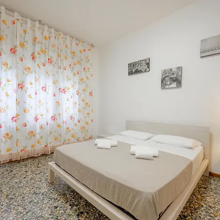Apartment 10 Minutes From *