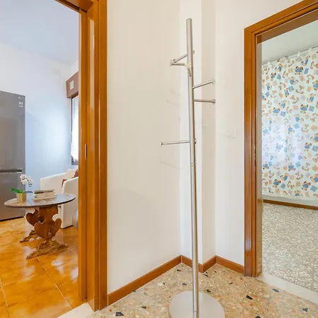 10 Minutes From Apartment *